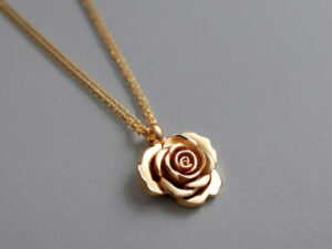 Exquisite Gold Flower Necklace