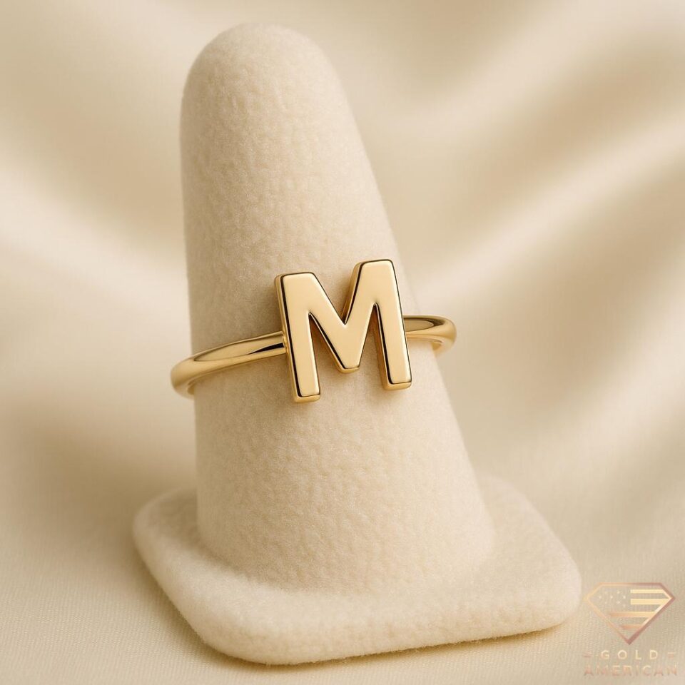 Kingscript Gold Initial Ring Stand M