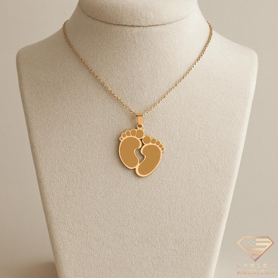 Footprints of Love Gold Pendant Manekin