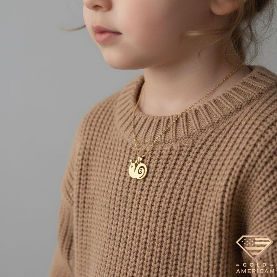 Sparkle Shell Snail Gold Necklace Model