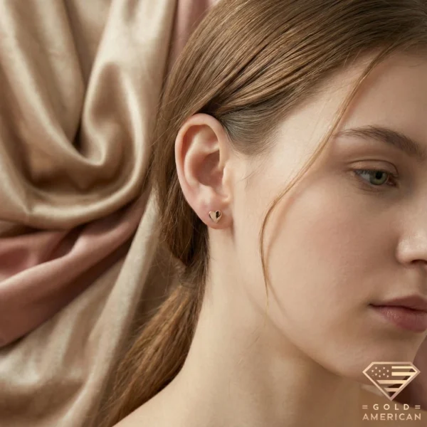 14k Gold Heart Stud Earrings Model