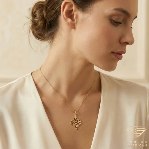 Arabesque Gold Necklace Model