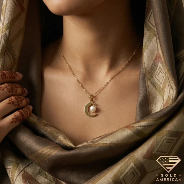 Qamar Gold Necklace Model Close up